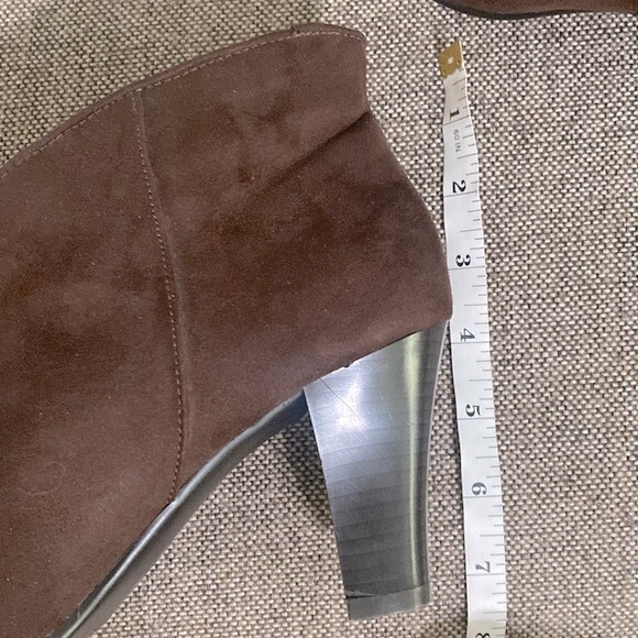 A2 by Aerosols brown suede ankle boots, size 8 1/2M. - Picture 6 of 11